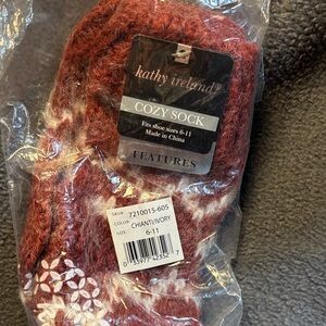 Kathy Ireland Cozy Socks - Chianti and Ivory